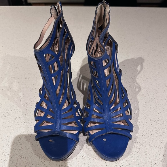VINCE CAMUTO BLUE SNAKESKIN HEELS 🐍 - Picture 3 of 11
